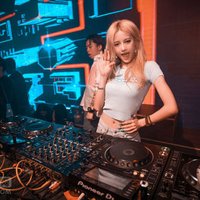 牽著誰的手dj熱播版