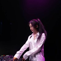 鄧紫棋-光年之外「宇宙電音DJ-穿越時空的爆破感」